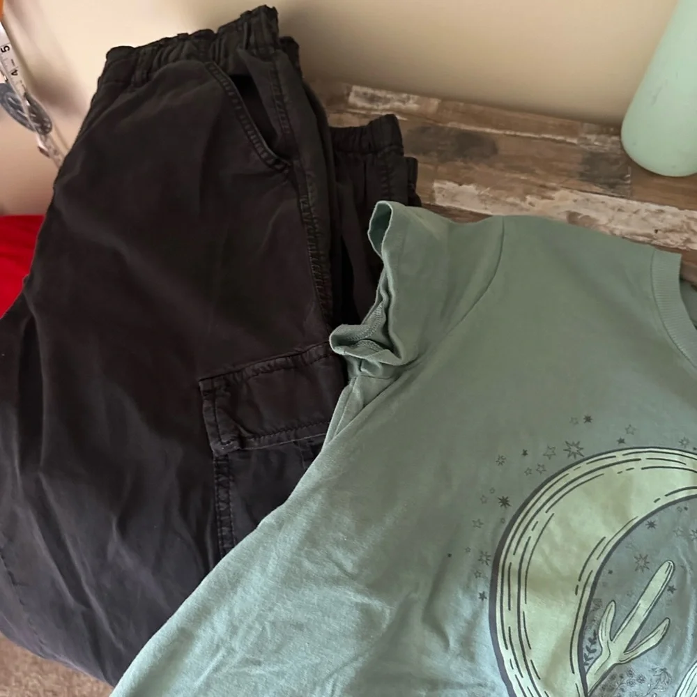 American Eagle Outfitters Charcoal Cropped Cargo Pants - Picture 9 of 10